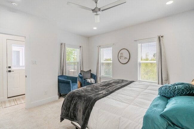 Building Photo - 719 Eleanor Ave