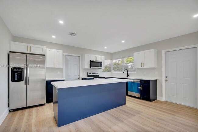 Building Photo - 840 NW 39th St