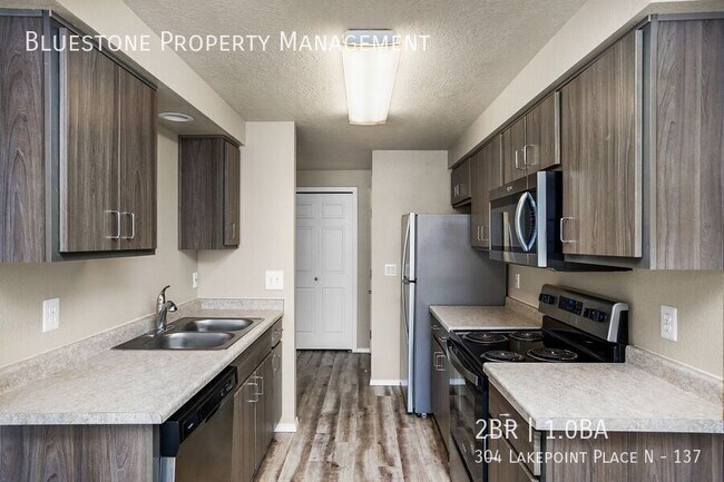 Building Photo - 304 Lakepoint Pl N