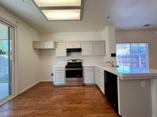 Building Photo - 1519 Avenue E