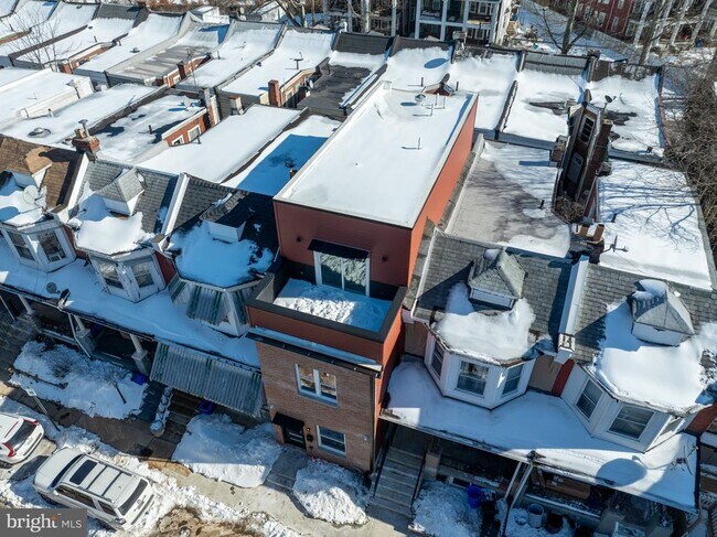 Building Photo - 458 W Earlham Ter