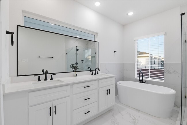 Building Photo - 1243 W 23rd St