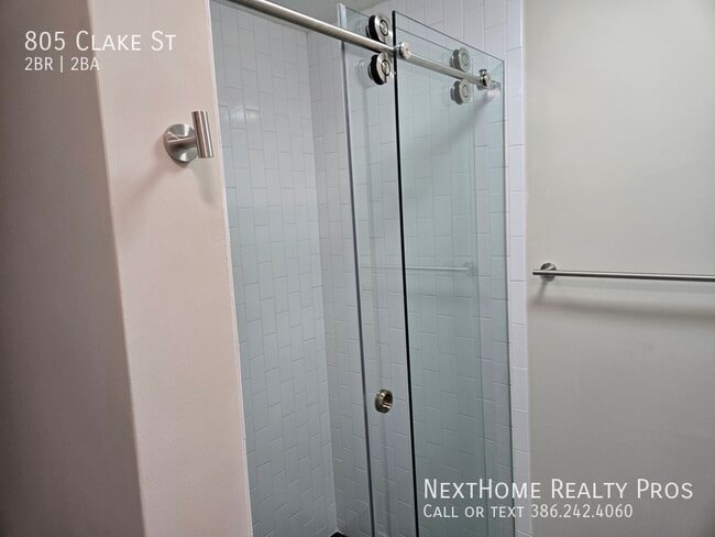 Building Photo - 805 Clake St