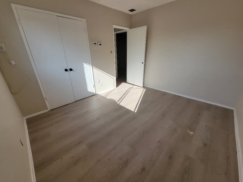 Building Photo - 13531 Wyandotte St