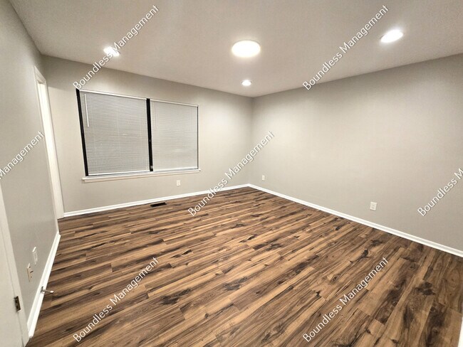Building Photo - 5183 Suggs St