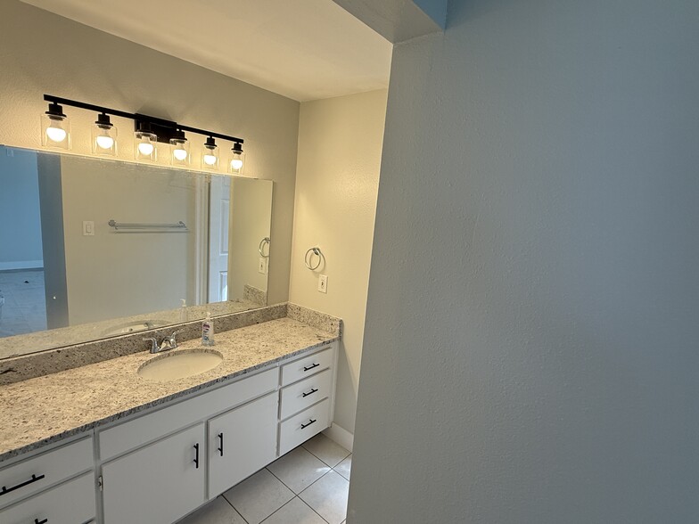 Building Photo - 5256 W 3830 S