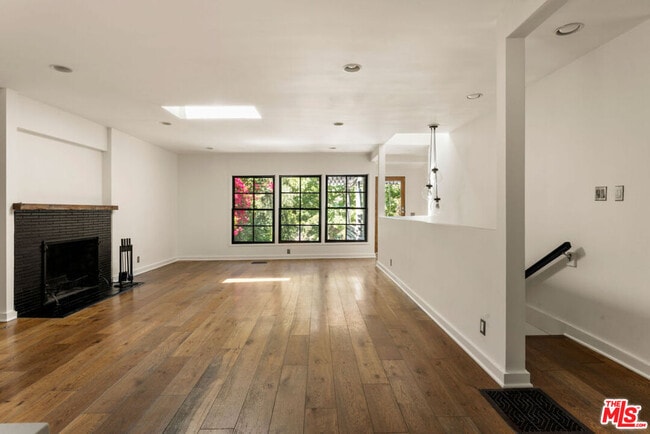 Building Photo - 1530 Elevado St