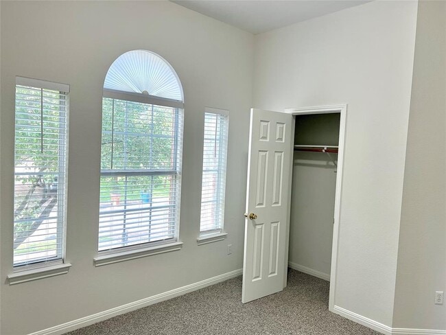 Building Photo - 6400 La Carman Ln