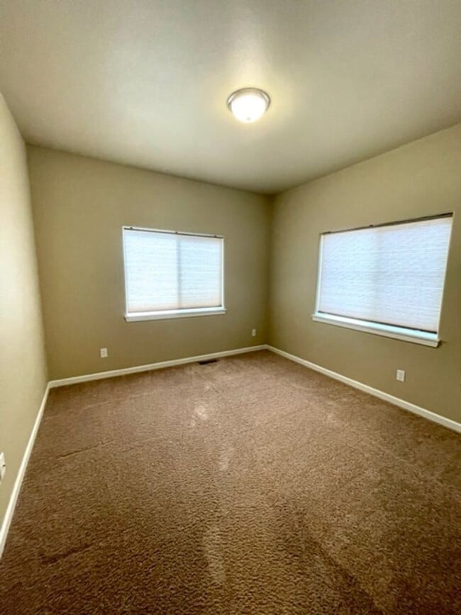 Building Photo - Beautiful 3 Bedroom Single Level home in SE Bend!