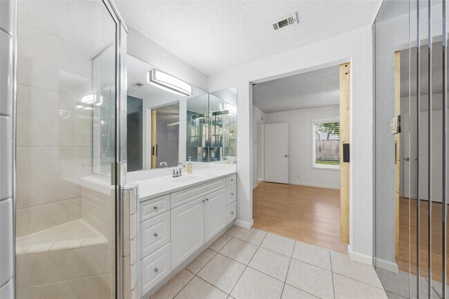 Building Photo - 18602 Lippizaner Dr