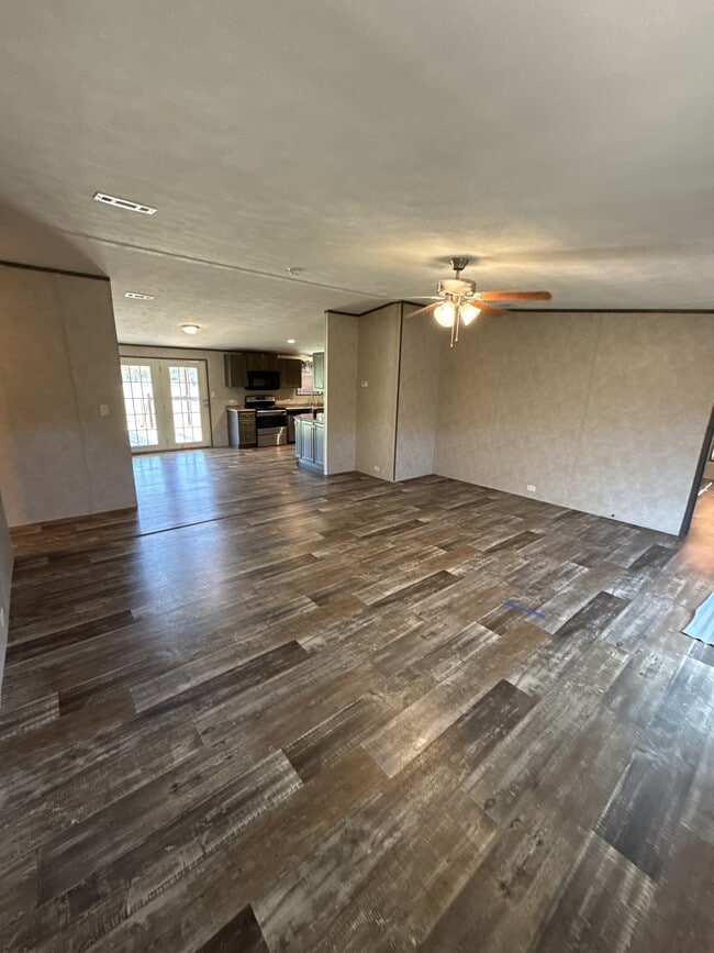 Building Photo - 894 FM 1395