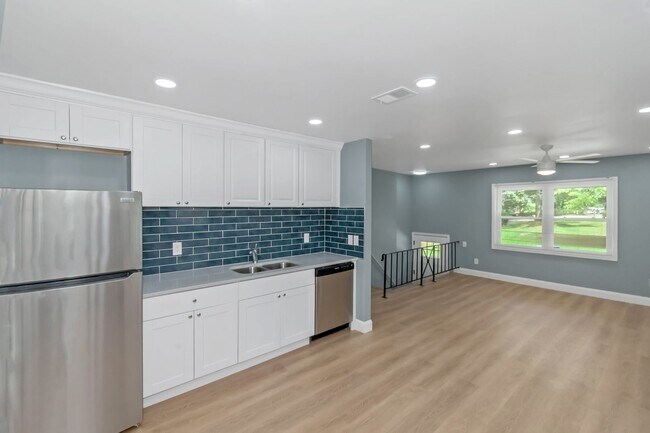 Building Photo - WELCOME HOME!