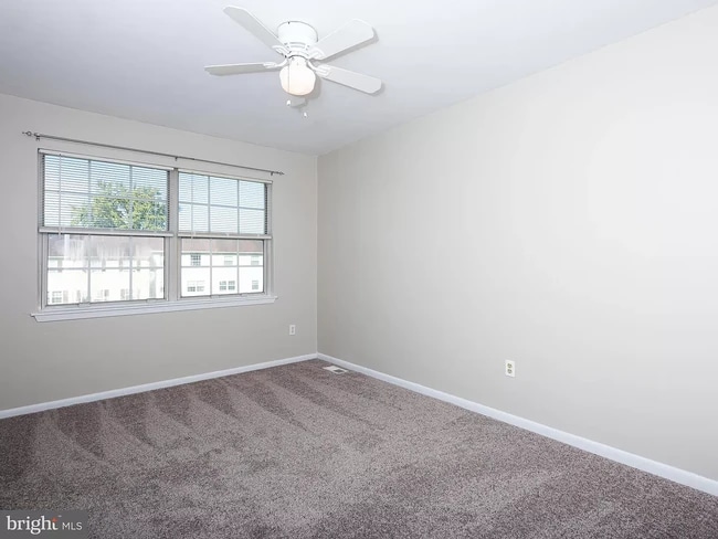 Large second bedroom - 232 Carlyn Ct