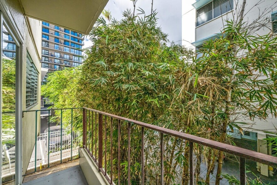 Building Photo - 222 Ka?iulani Ave