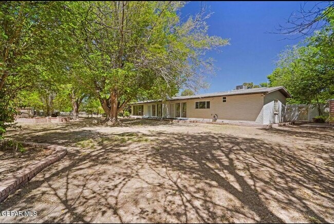 Building Photo - 5233 White Oak Dr