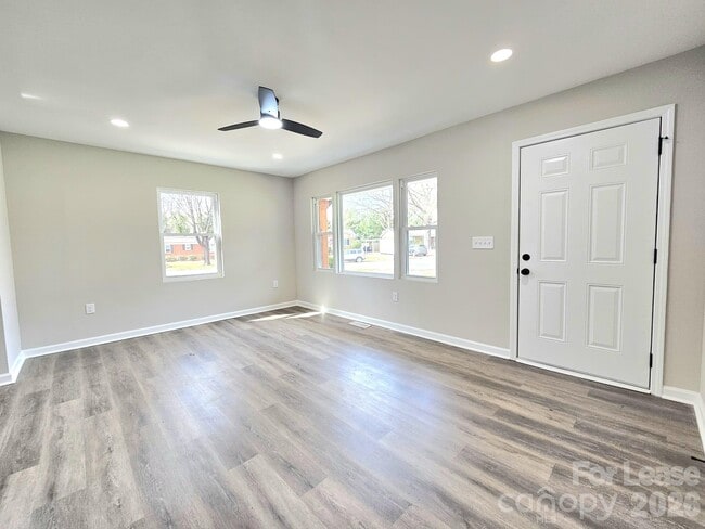 Building Photo - 2900 Enfield Rd