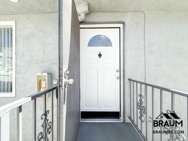 Building Photo - 1415 Centinela Ave