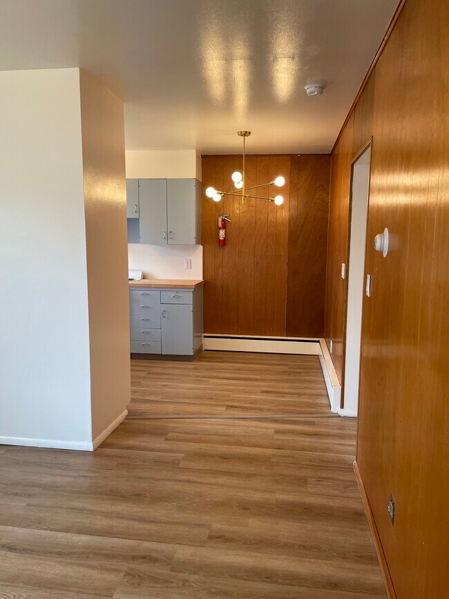 Building Photo - 2225 Romig Plz