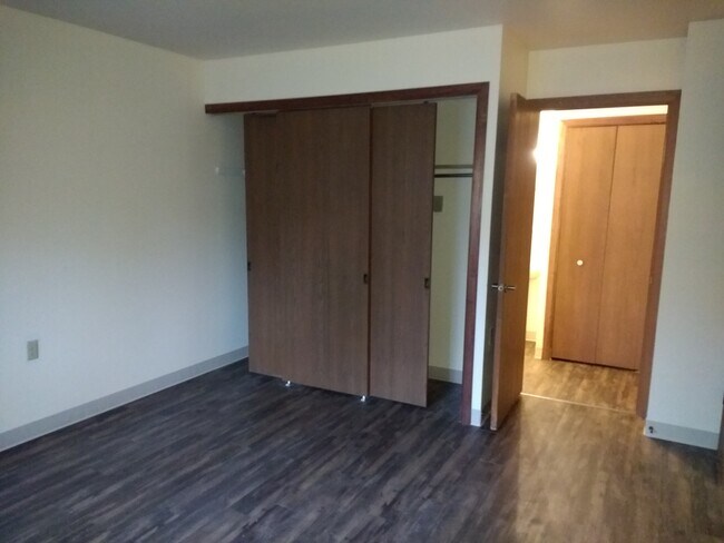 Building Photo - 3025 Commercial Ave