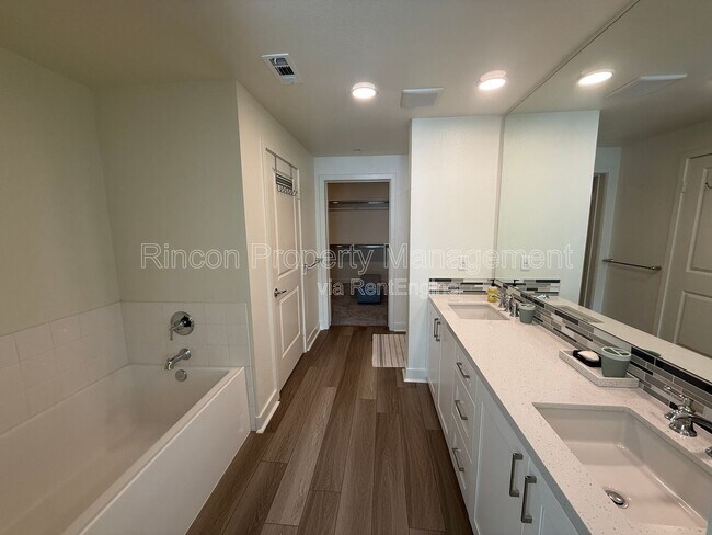 Building Photo - 2850 Wagon Wheel Rd