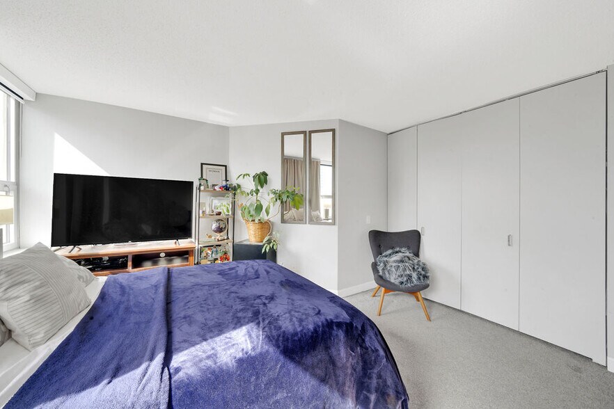 Building Photo - 545 N Dearborn St