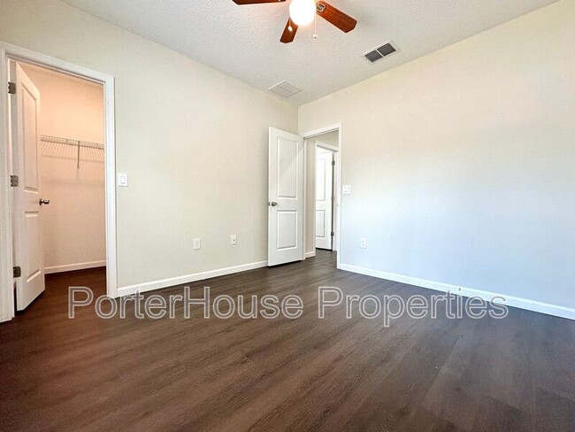 Building Photo - 1100 E Gottsche Ave
