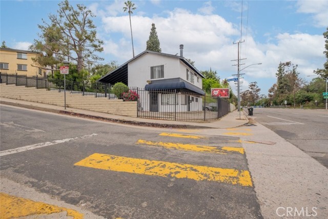 Building Photo - 2254 Riverside Dr