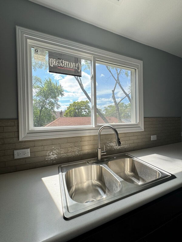 Building Photo - 7141 S Damen Ave