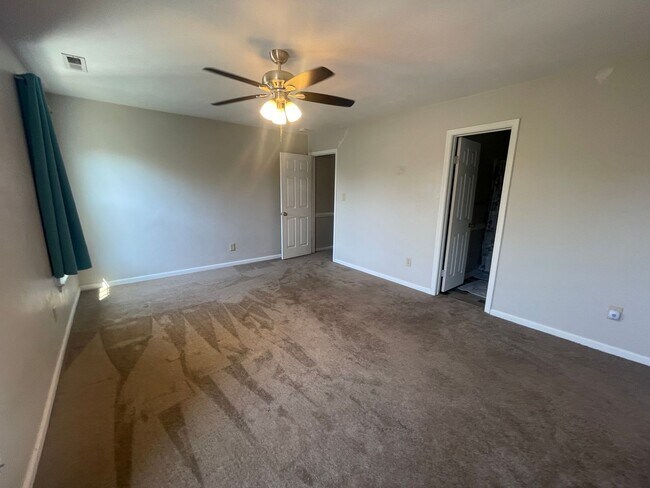 Building Photo - 4859 Woods Edge Rd