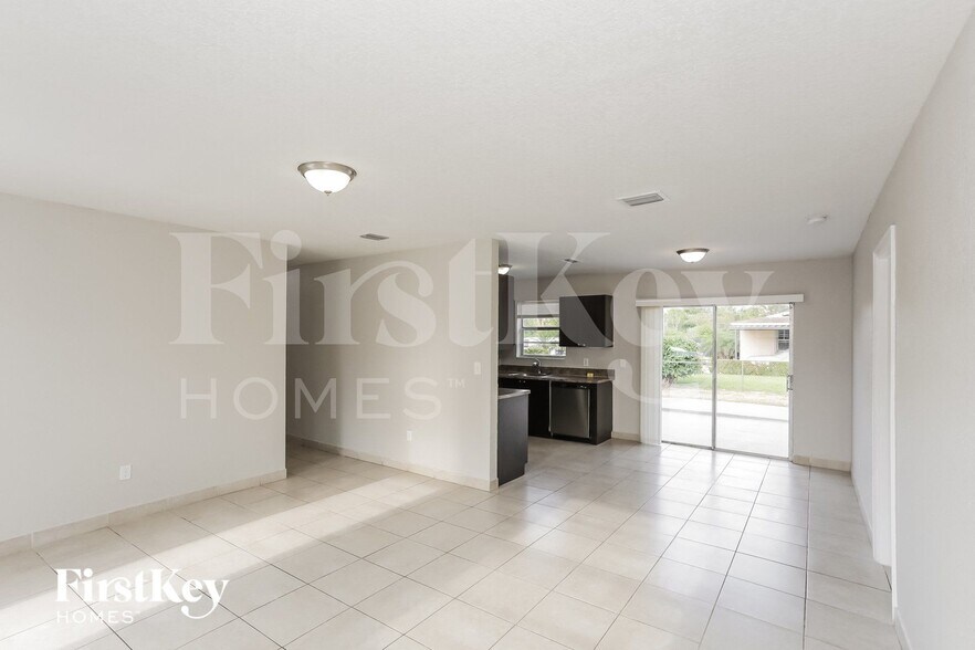 Building Photo - 18931 NW 33rd Pl