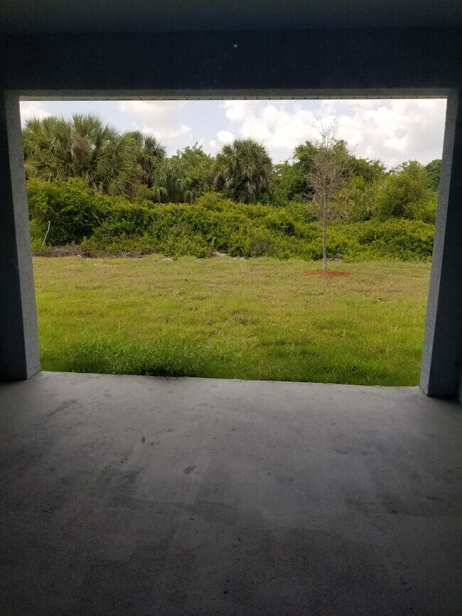 Building Photo - Spacious 3-Bedroom, 2-Bath Apartment with ...