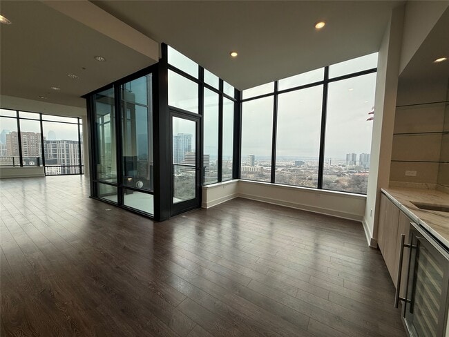 Building Photo - 2525 Turtle Creek Blvd