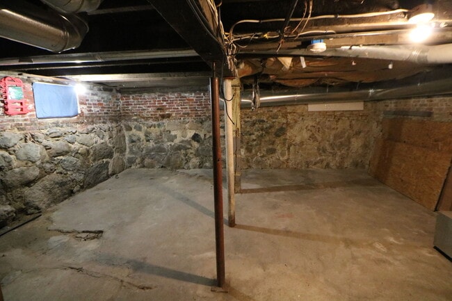 Building Photo - 254 Broadway