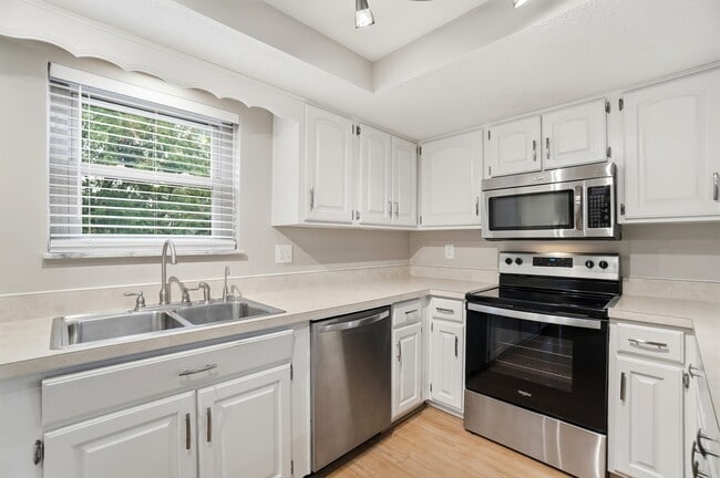 Building Photo - 2481 E Rahn Rd