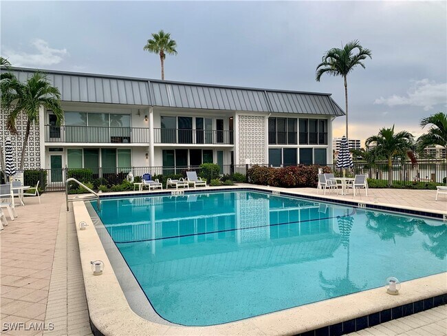 Building Photo - 333 Harbour Dr