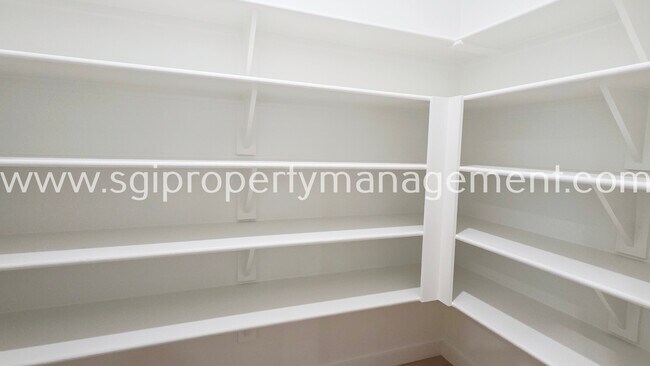 Building Photo - 3604 High Valley Dr
