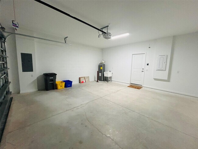 Building Photo - 4292 Longwood Lake Sq