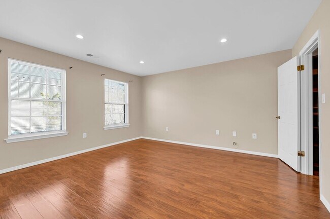 Building Photo - 40 Cottonwood St