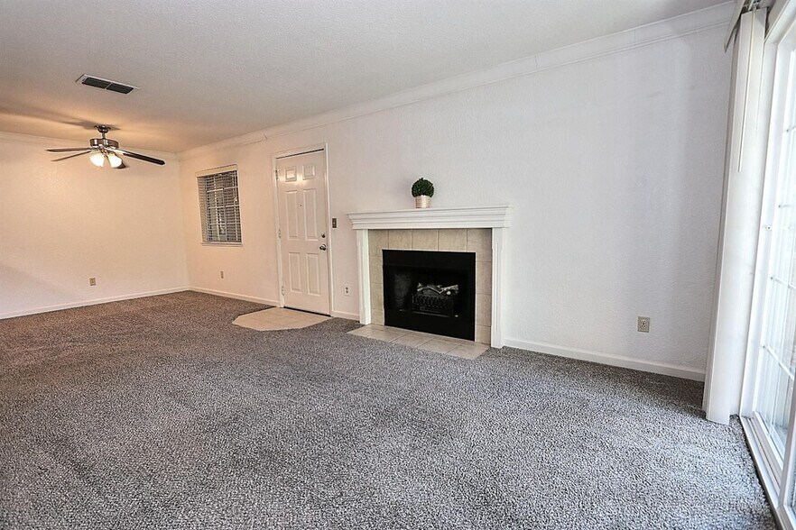 Building Photo - 11150 Trinity River Dr