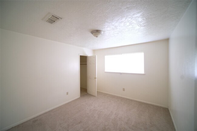 Building Photo - 12327 Shannon Hills Dr