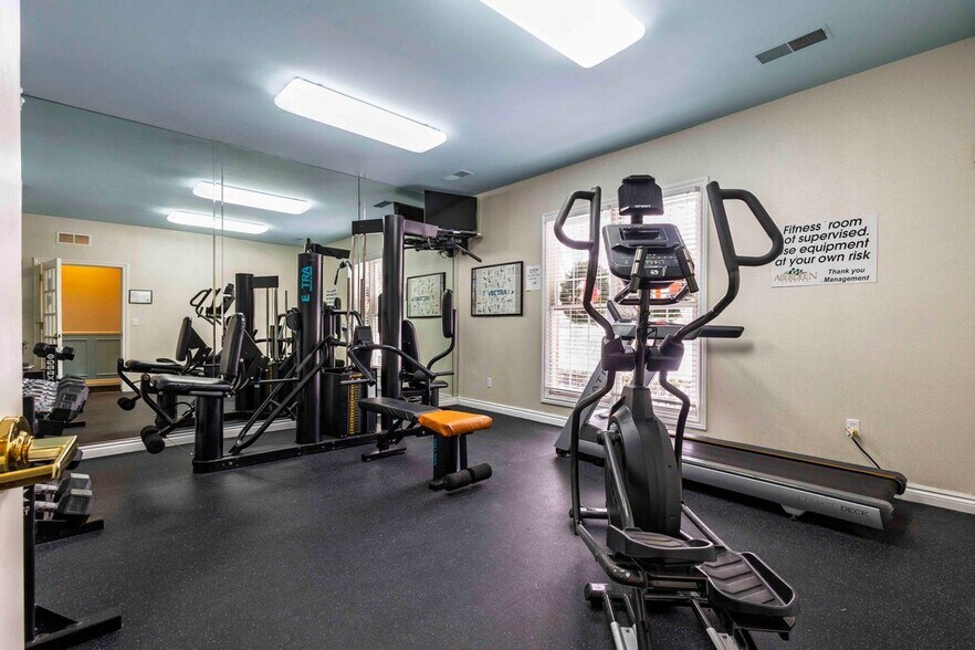 Building Photo - 4289 Berkshire Dr