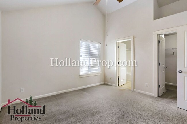 Building Photo - Charming 2-Bedroom Beaverton Townhome with Attached Garage!