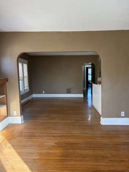 Building Photo - 159 Carmel Rd