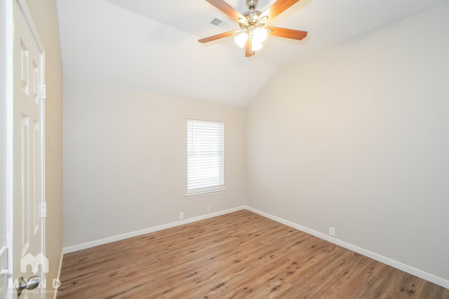 Building Photo - 818 Cypresswood Bend