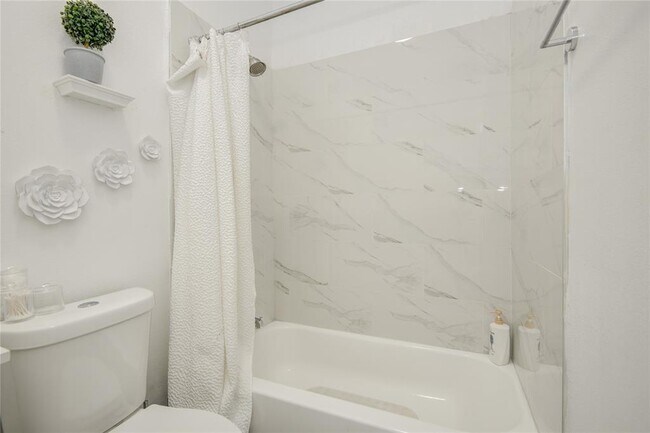 Building Photo - 582 Rd 5707