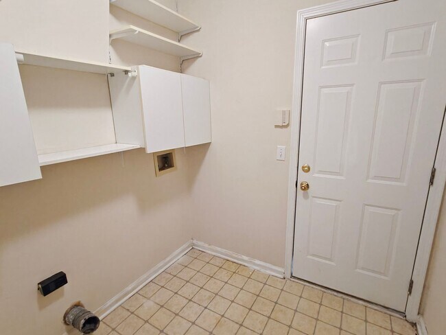 Building Photo - Florida Living at Its Best – 3BR Home with Hot Tub & Resort Amenities