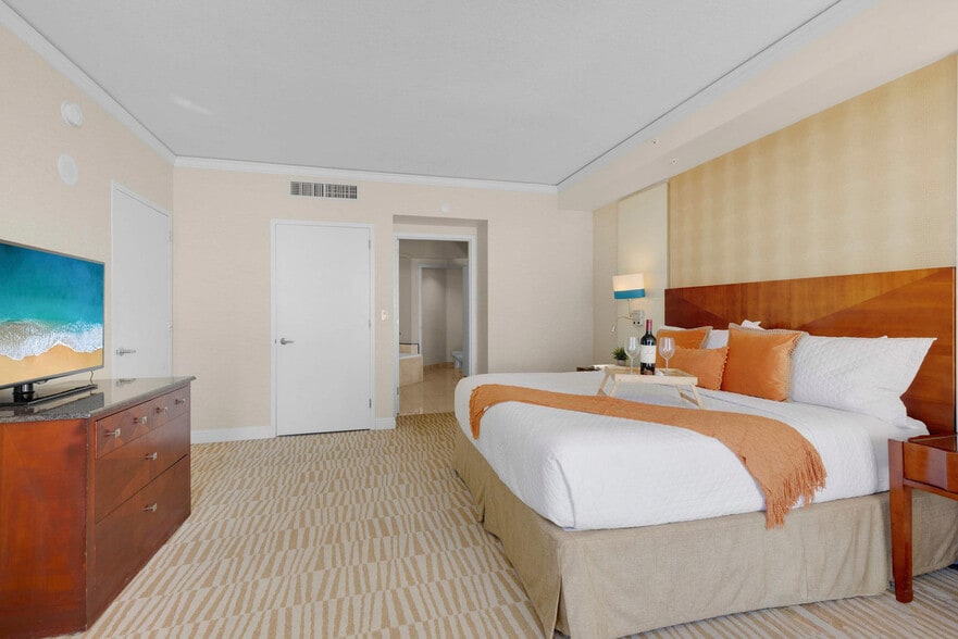 Building Photo - 18001 Collins Ave