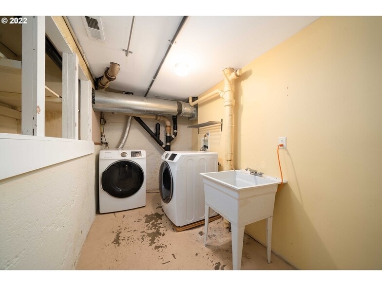 Laundry area - 2605 NE 35th Ave