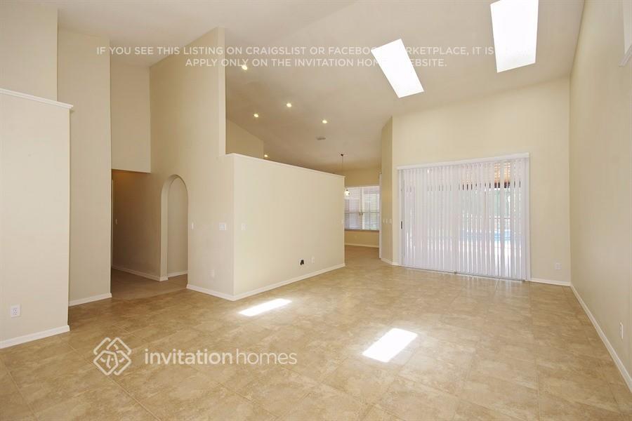 Building Photo - 1450 Thornhill Cir