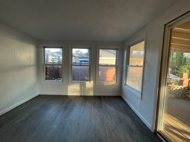 Building Photo - 2527 Riverside Dr